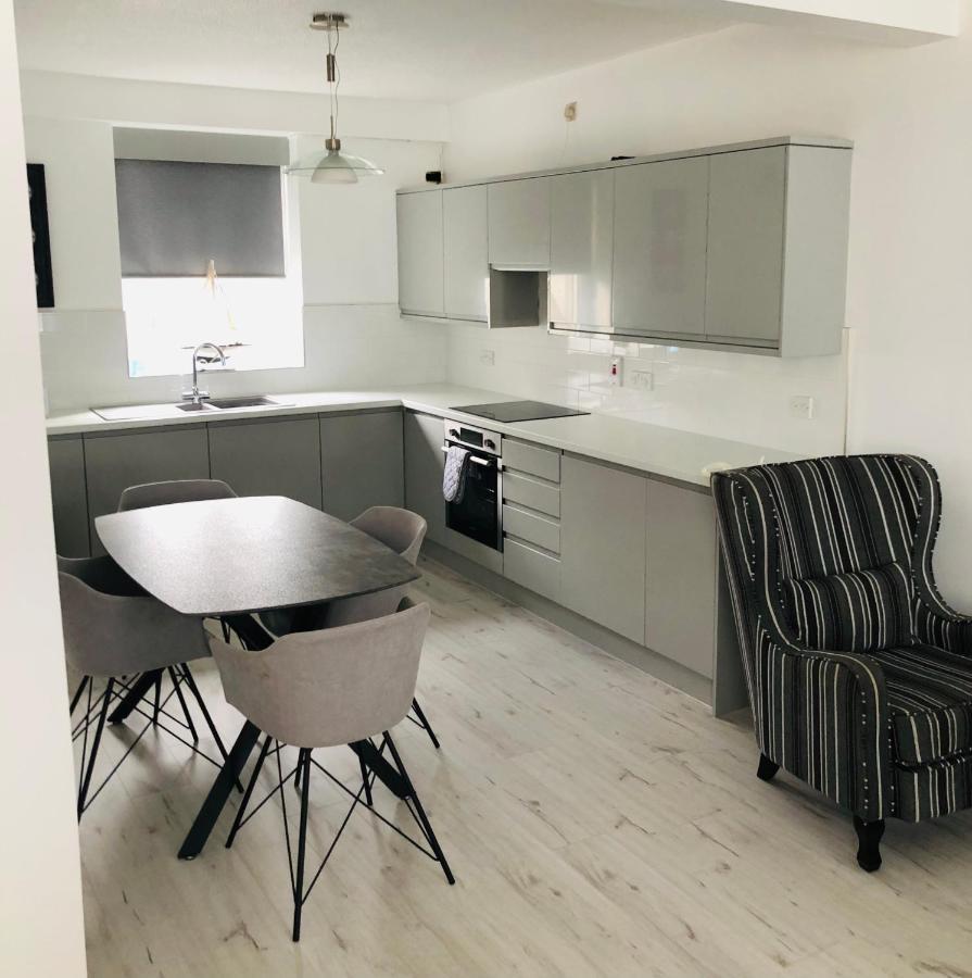 Spacious And Bright Town Centre Apartment Ballycastle Dış mekan fotoğraf